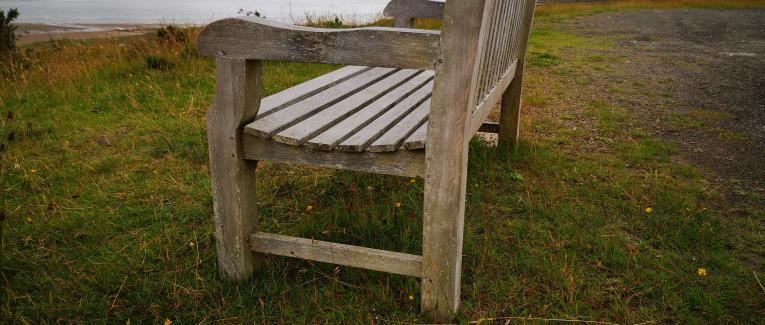 Un banc au bord de l’abîme