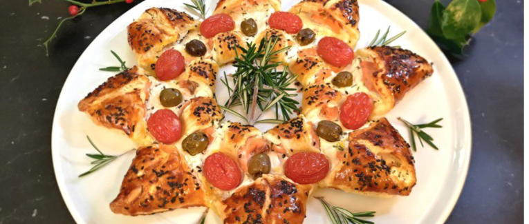 Etoile de Noël au saumon fumé et chèvre frais - Recette en vidéo
