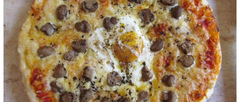 Pizza champignons-oeuf (végétarienne)