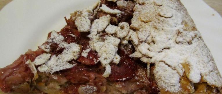 Tarte rustique fraises-amandes