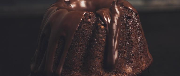Gâteau léger au chocolat avec glaçage