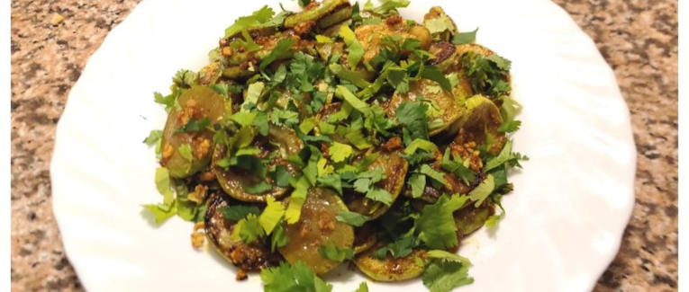 Courgettes sautées à l'ail et au paprika (vegan) - Recette en vidéo