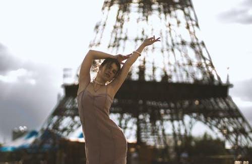 LA FILLE DE PARIS,UNE MATINEE DU 14 JUILLET