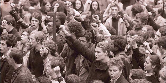 Pamphlet utopiste d' un mec né en 80 à l' attention des chimères d' une génération d' enfants gâtés...