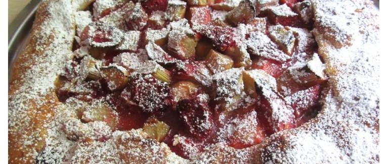 Galette rustique fraises-rhubarbe