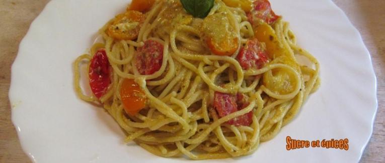 Spaghetti aux tomates cerises, pesto et feta