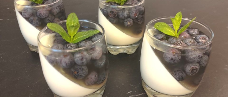 Panna cotta aux myrtilles - Recette en vidéo