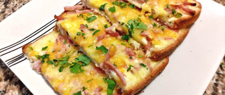 Tartines gratinées au jambon et au fromage - Recette en vidéo