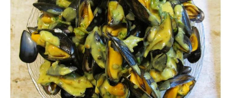 Moules à la crème et aux épices