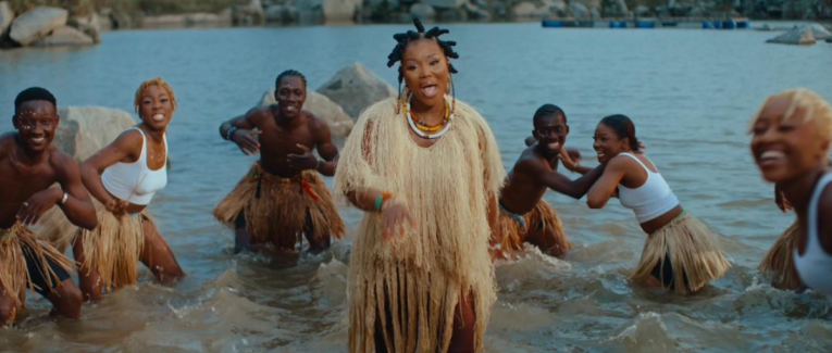 Abidjan-Musique / Layo Roseline chante ''Plus haut''