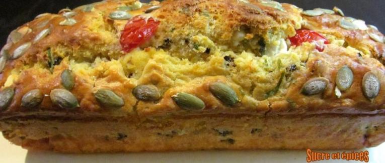 Cake du Sud : feta, tomates, tapenade et graines