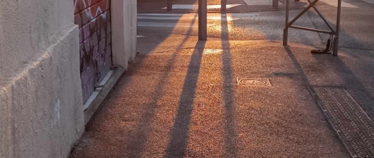 Deuxième texte: Tu me lis à cet arrêt de bus.