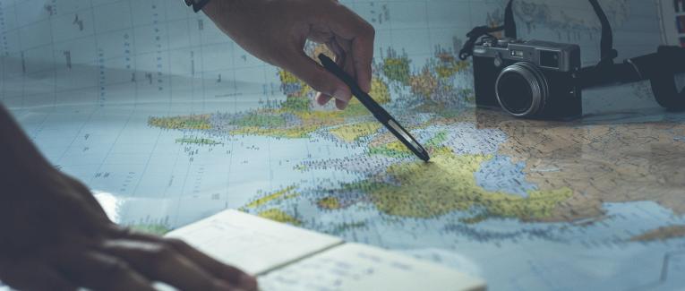 Univers de la création et des voyages.