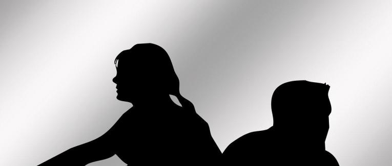 Des histoires. Des vies. Des hommes. Un homme. Et des femmes. Une femme. De quoi raconter...