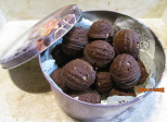 Biscuits en forme de noix fourrés aux noix, spéculoos et Nutella