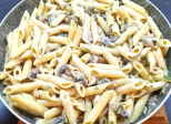 Penne aux champignons en sauce crémeuse à la moutarde