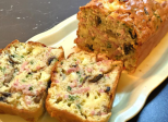 Cake salé aux jambon, fromage et champignons - Recette en vidéo 