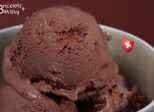 Glace au chocolat au lait des Alpes suisses