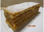 Gâteau aux pommes à la pâte sablée comme un Millefeuille