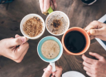 Le rituel du café à travers le monde : traditions qui nous unissent
