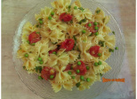Salade de pâtes, petits pois et tomates cerises