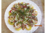 Salade de pommes de terre tièdes aux harengs fumés, radis et aneth