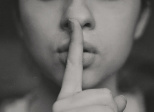 Qui ment ? de Karen M. MacManus