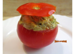 Tomates farcies au poulet, avocat et olives
