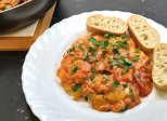 Poêlée de légumes façon chakchouka au fromage - Recette en vidéo  