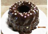 Gâteau très moelleux au chocolat et aux noisettes avec glaçage
