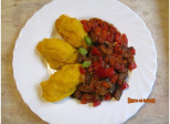 Ragoût d'aubergines et poivrons à la polenta