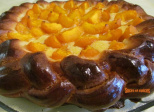 Tarte briochée aux abricots et à la crème d'amandes - Recette en vidéo