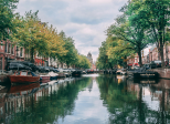 Les secrets des canaux d’Amsterdam et son lien historique avec l’eau : entre patrimoine et innovation