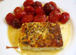Feta grillée avec des tomates cerises