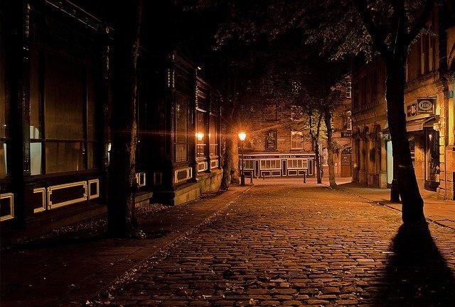 Une pluie sombre dans la nuit
