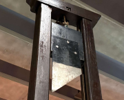 Guillotine