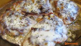 Escalopes de dinde gratinées au confit d'oignons et mozzarella