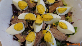 Salade de chou rouge aux sardines et oeufs