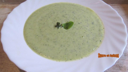 Velouté de courgettes aux 3 parfums (recette keto)