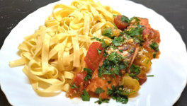 Pavés de saumon aux tomates cerises - Recette en vidéo 