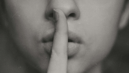 Pourquoi tu chuchotes ?