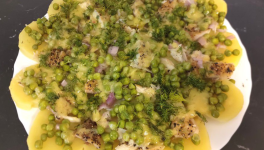 Salade de maquereau fumé au poivre aux pommes de terre et petits pois - Recette en vidéo