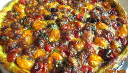 Tarte aux tomates cerises, pesto, mozzarella et basilic