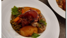 Jarret de porc cuit en deux façons et ses petits légumes