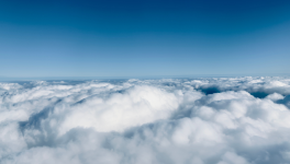 Tête dans les nuages