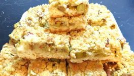 Tarte briochée rhubarbe cannelle avec streusel - Recette en vidéo