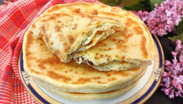 Pains à la poêle, au lait fermenté et au fromage (Khachapuri) - Recette en vidéo