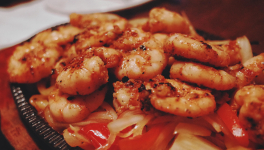 Crevettes cuites au four au miel et épices Cajun