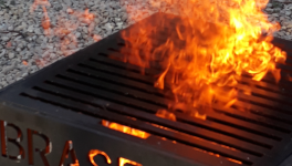 LA PENSÉE D'UNE NUIT OÙ JE NE SUIS PAS SEUL DANS MA TÊTE