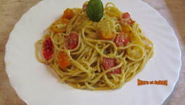 Spaghetti aux tomates cerises, pesto et feta